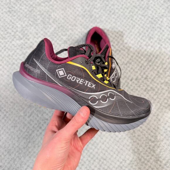 Saucony Womens 6.5 Kinvara 15 GTX Black/Shadow Running Shoes S20969-250 - Picture 2 of 10